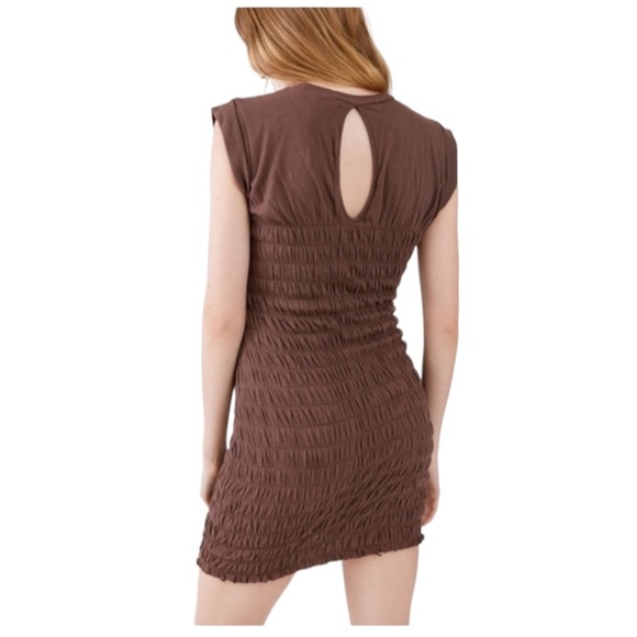 NWT UO Tatum Smocked Mini Dress Size L in Chocolate Short Sleeve - Picture 4 of 4